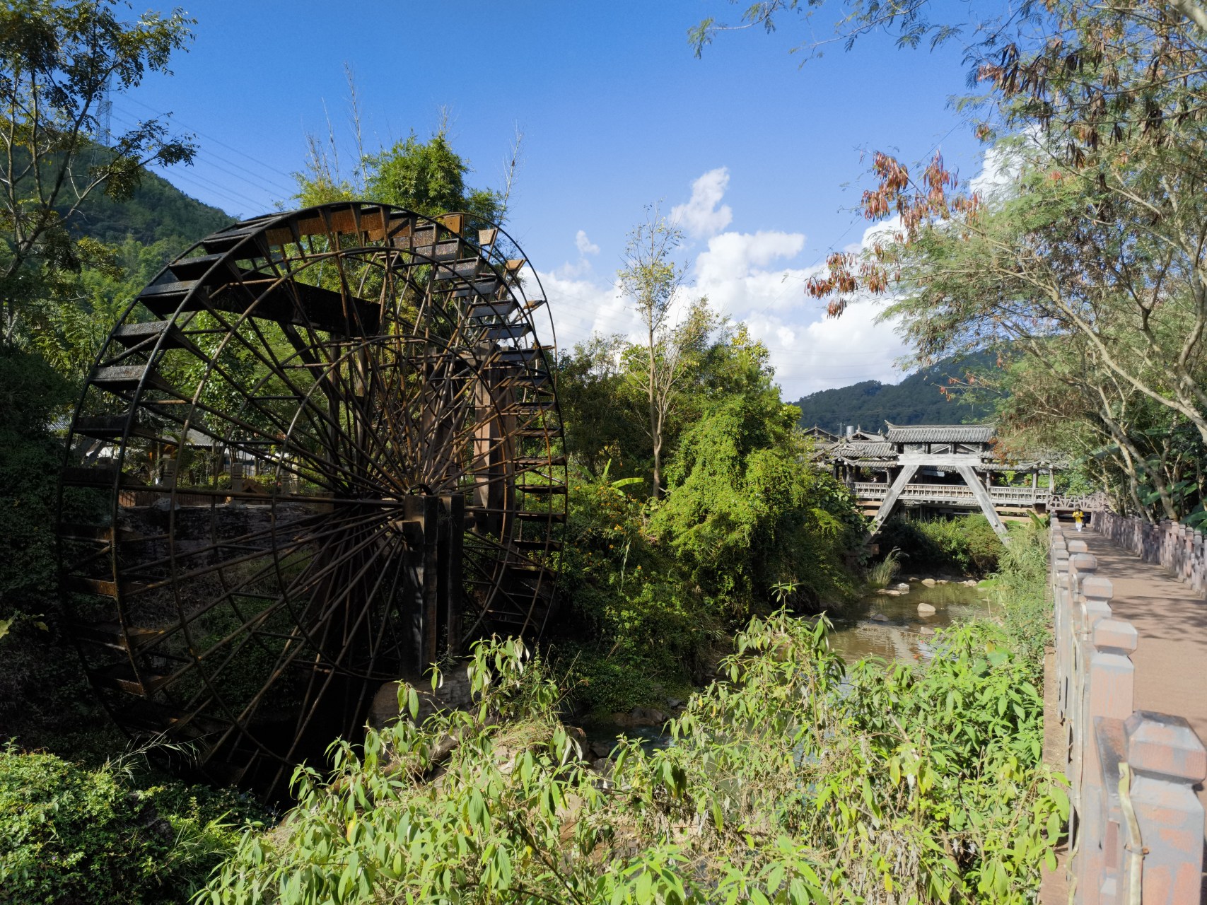 普洱那柯里茶马驿站景区的魅力  今天,我有幸来到了普洱那柯里茶马