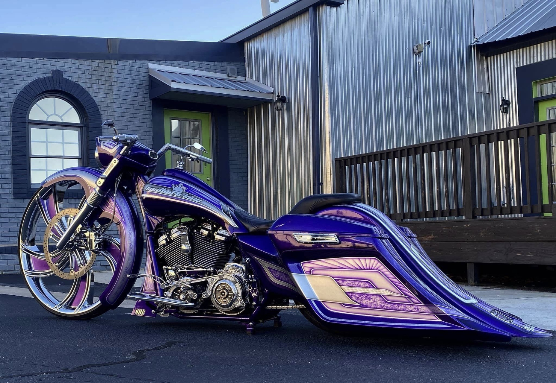 定制 | 百万级别的大玩具 哈雷路王road king bagger欣赏