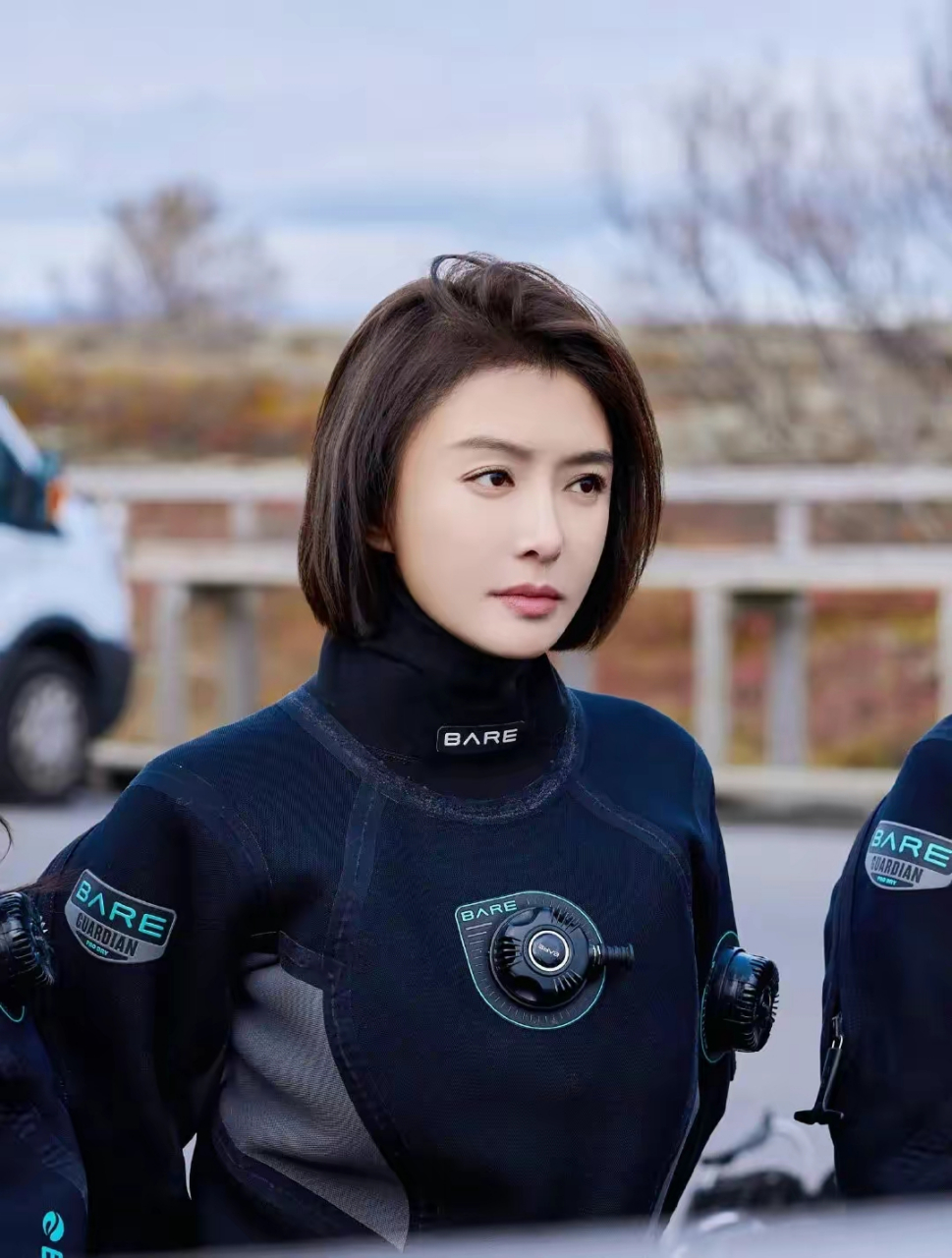 秦岚冰岛穿搭可甜可飒!潜水服真的好帅,得到大家的一致好评!