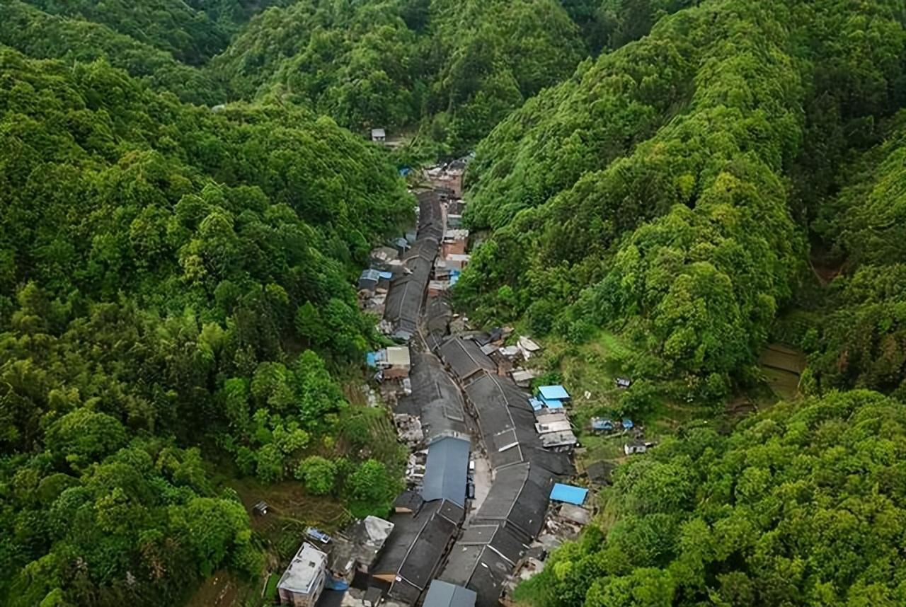 云南一夫多妻制的地方图片