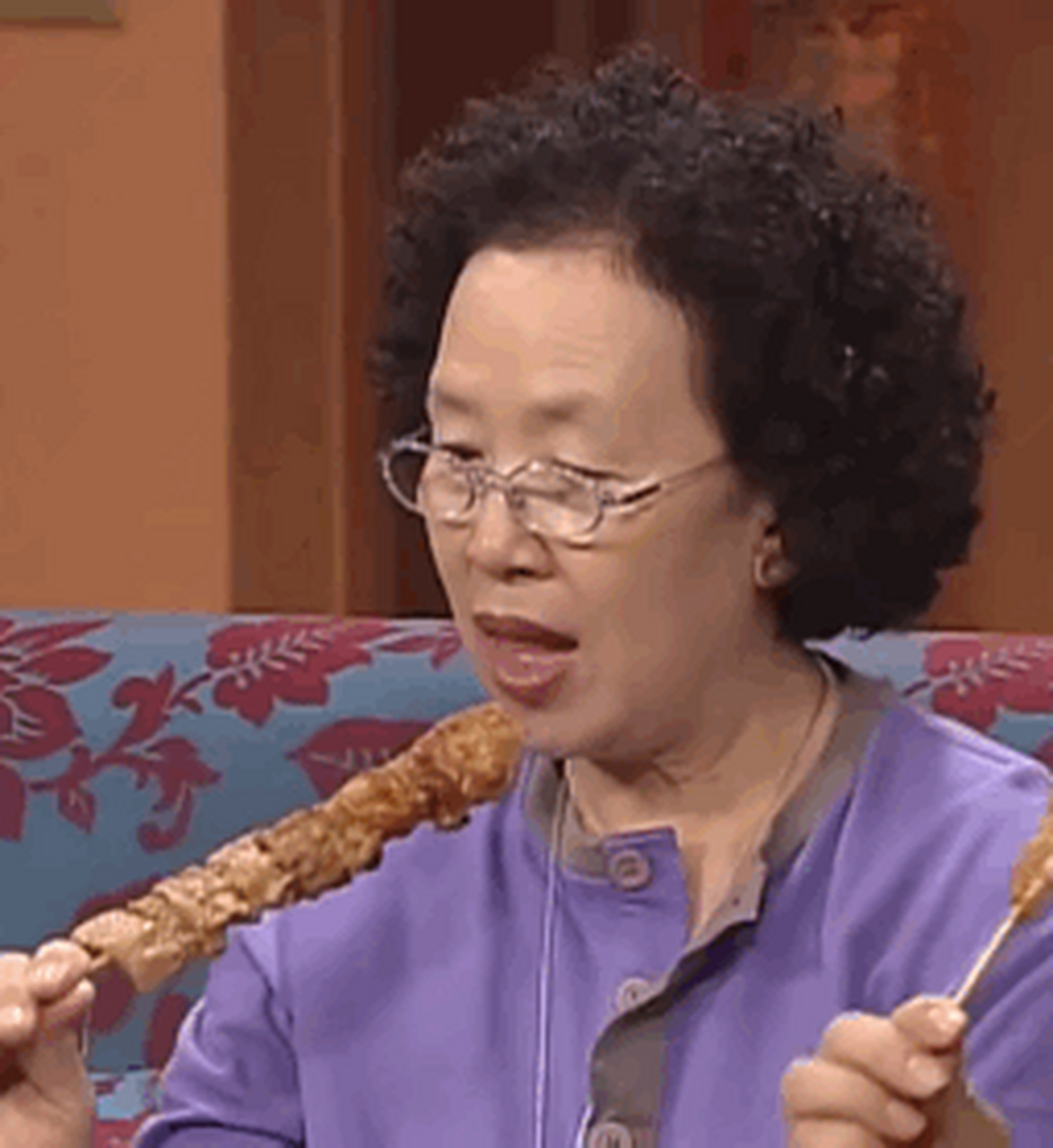 如果胃口不好,就学学罗文姬女士努力干饭吧!吃嘛嘛香,身体棒棒!