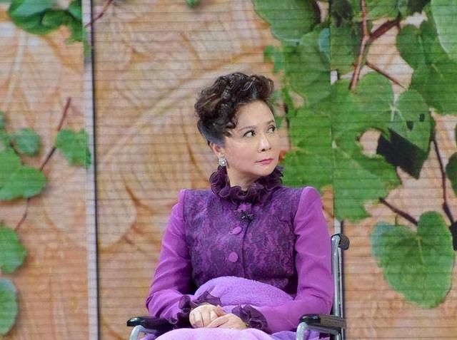 "小品女王"蔡明也头疼,儿子丁丁36岁仍未婚,让她骄傲也是心病