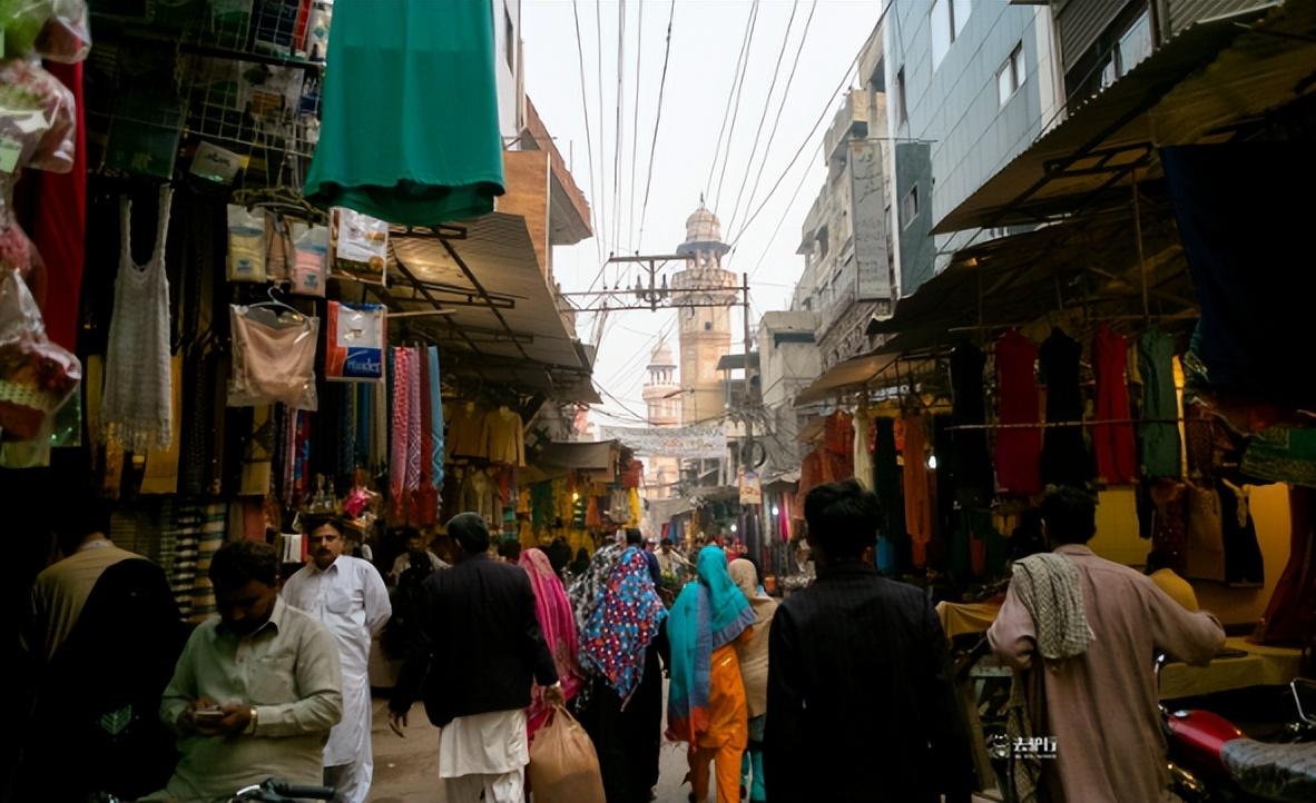 巴基斯坦的街头小贩和传统市场是购物的天堂,但对于游客来说,有些规矩