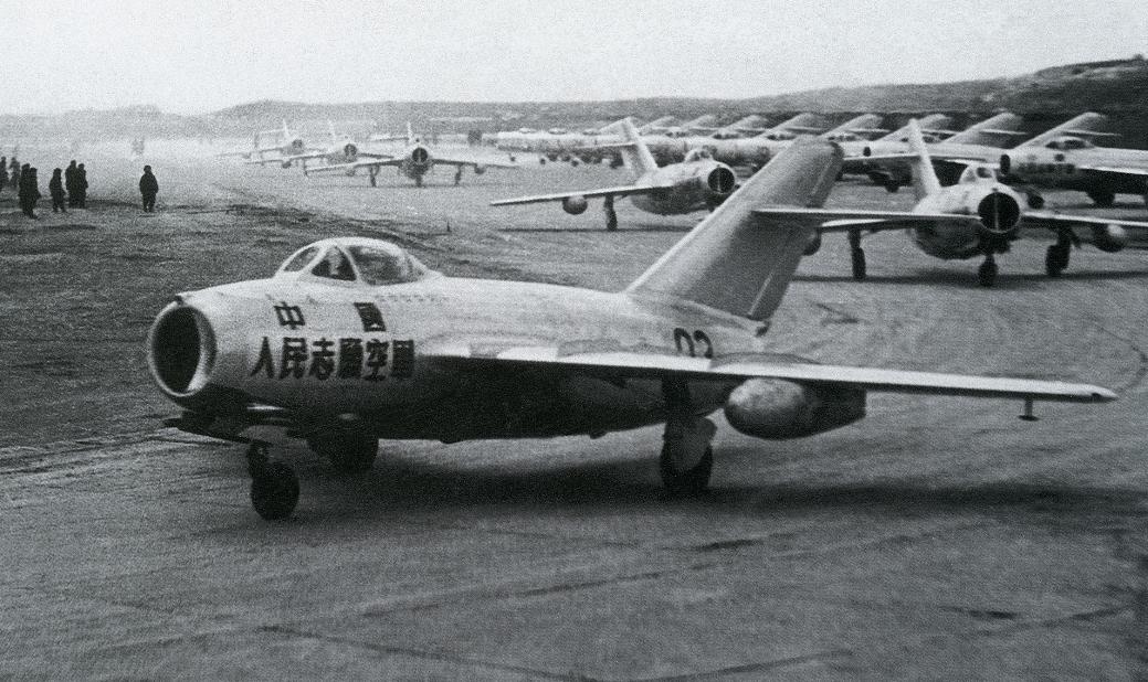 他曾是成都军区空军司令员,62岁授中将,1991年事件后解甲归田