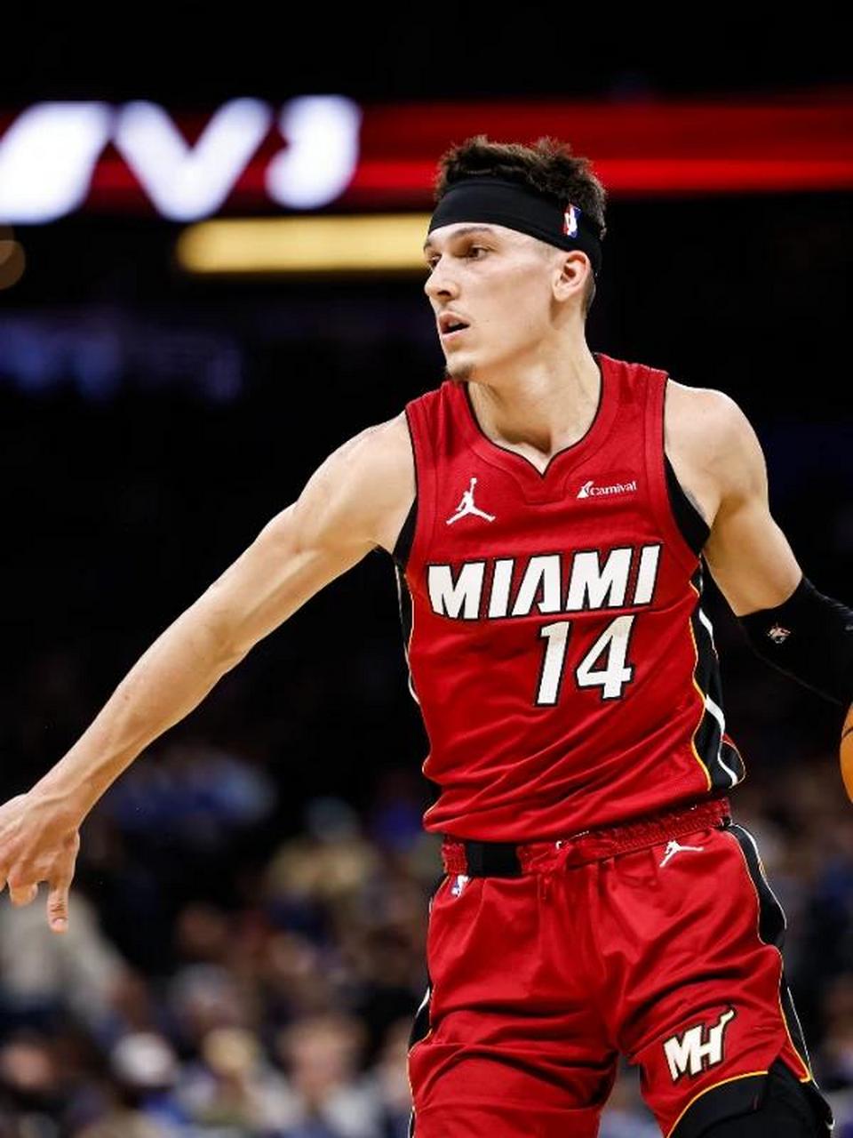 近日,一名分析师在媒体上分享热火球员泰勒-希罗的一则数据,他写道:"