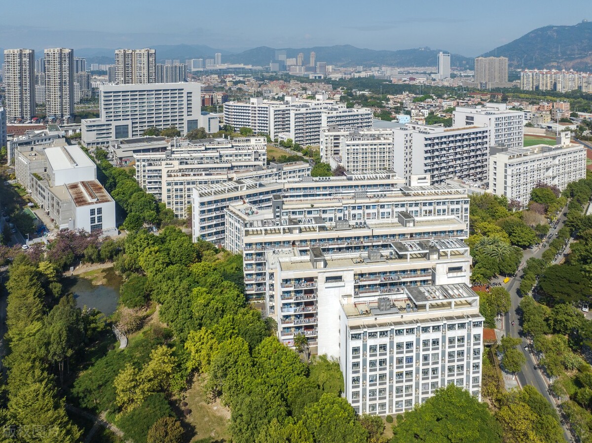 中国城市图鉴:华侨大学厦门校区航拍风景