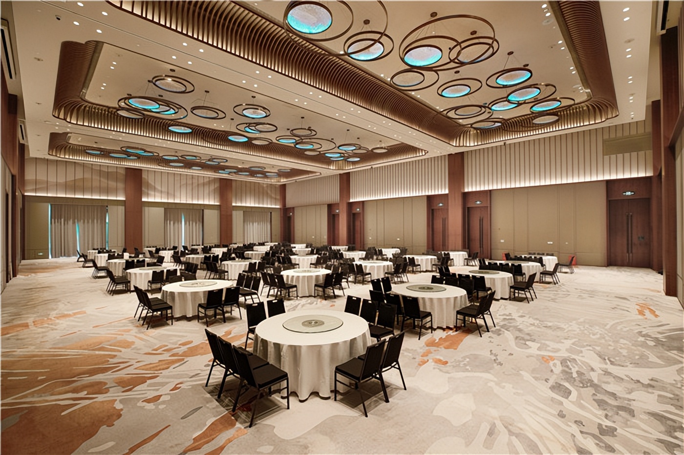 雁栖湖国际会都度假区酒店群又添新成员 栖湖饭店正式开业迎宾