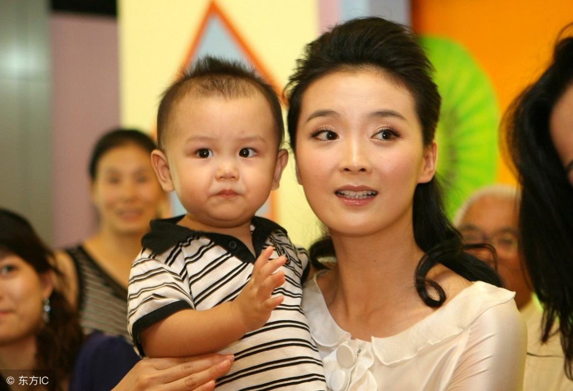 王艳豪门梦破灭:被亲儿子掌掴,被婆婆赶出家门,沦落到直播带货