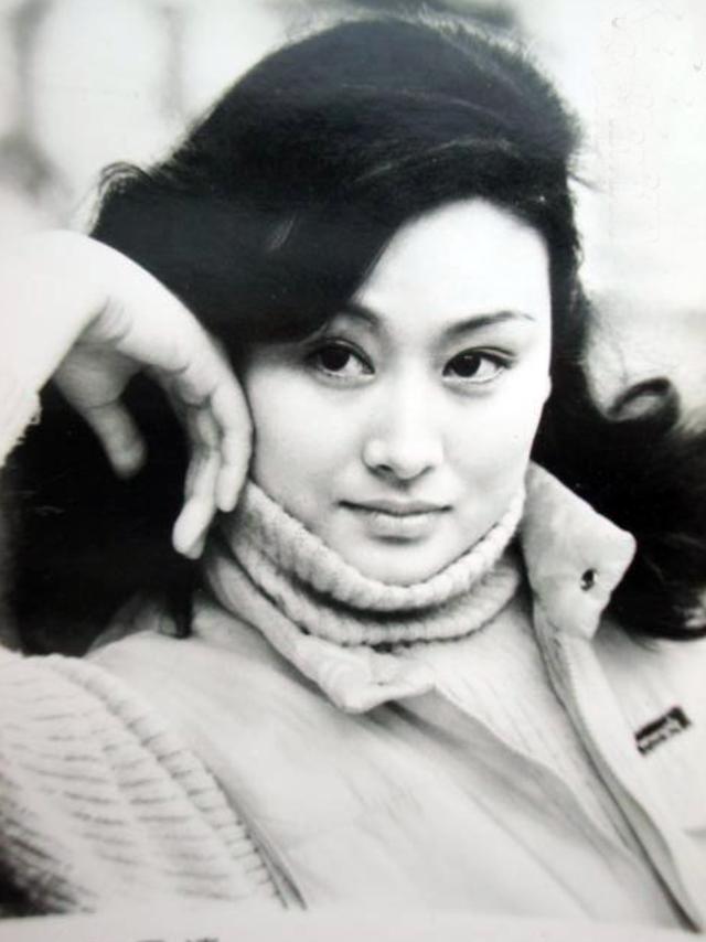 80年代女星车秀清:拍戏不多却美得惊人,如今59岁的她近况如何?