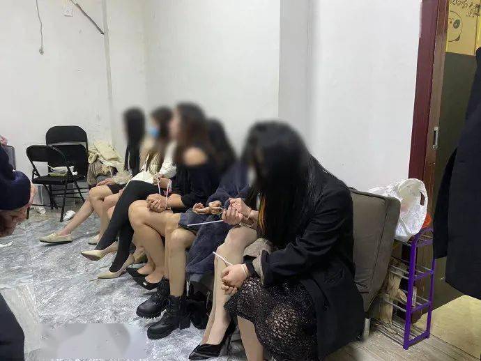 纪实:男子破坏行规,找完小姐嫌价贵举报,11人卖淫嫖娼被抓!