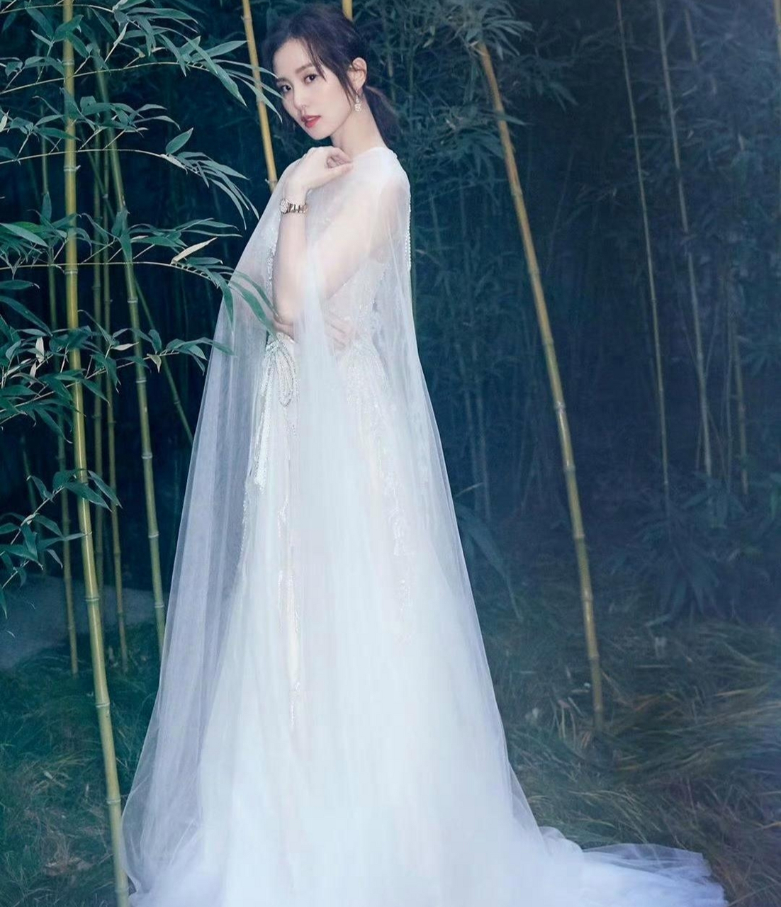 刘诗诗这身白裙造型好美,清新飘逸,温柔婉约,好像仙女!