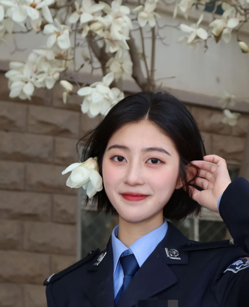 警花小姐姐的气质,让人安全感满满