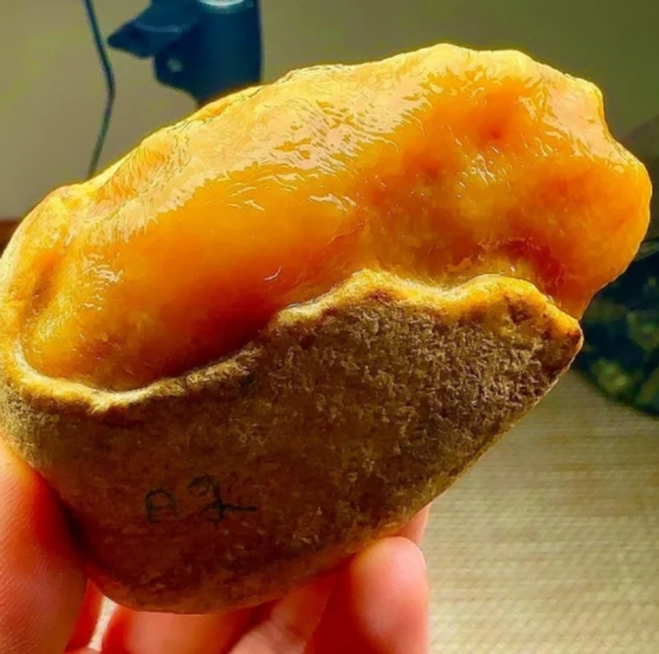 点击头像看直播# #翡翠原石# 大马坎冰黄翡 220克 品相好,料子油星靠