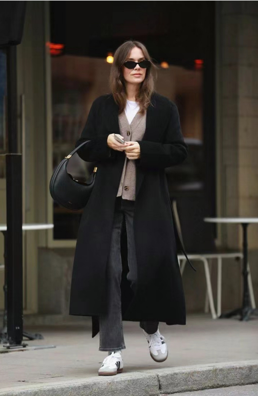 分享9组黑色大衣的穿搭小技巧,打开时尚穿搭新思路,解锁日常通勤新