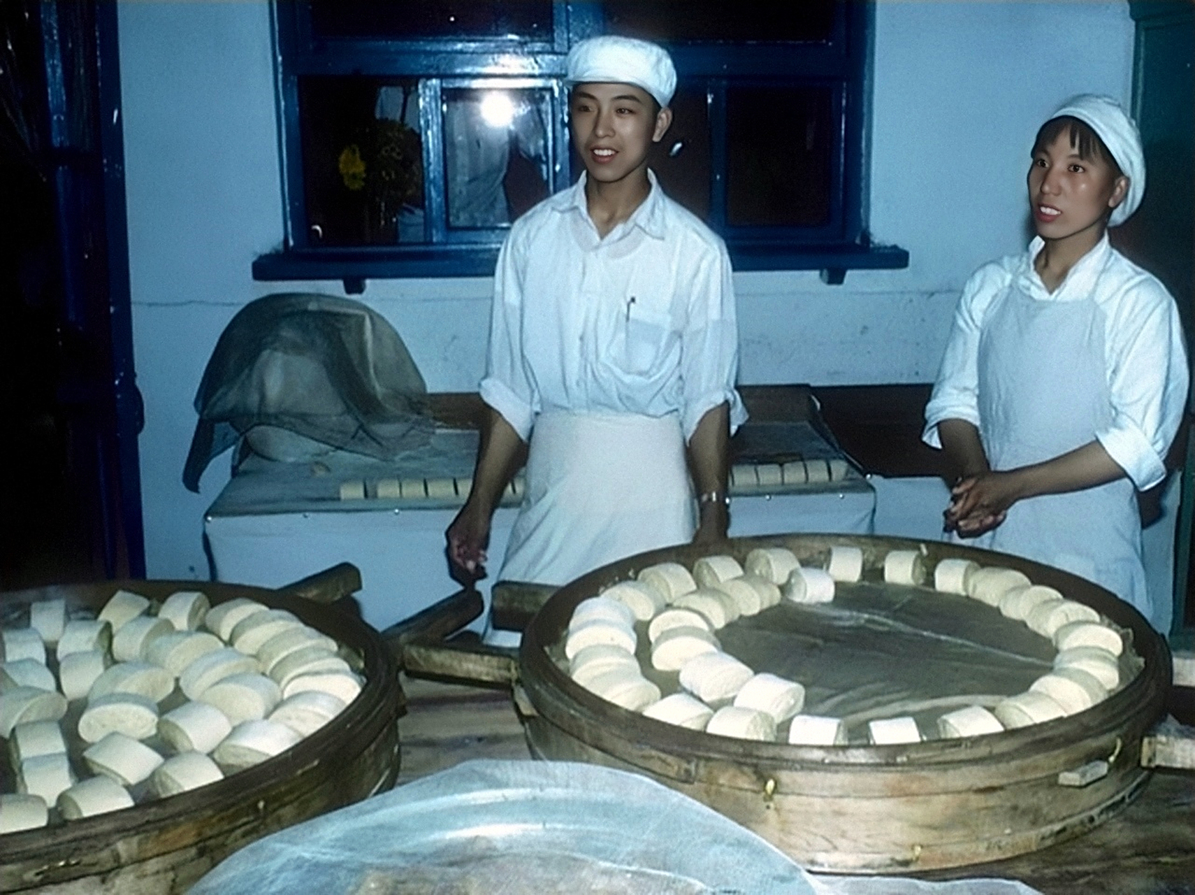 此时,农村人吃一顿白面馒头可以算是奢侈