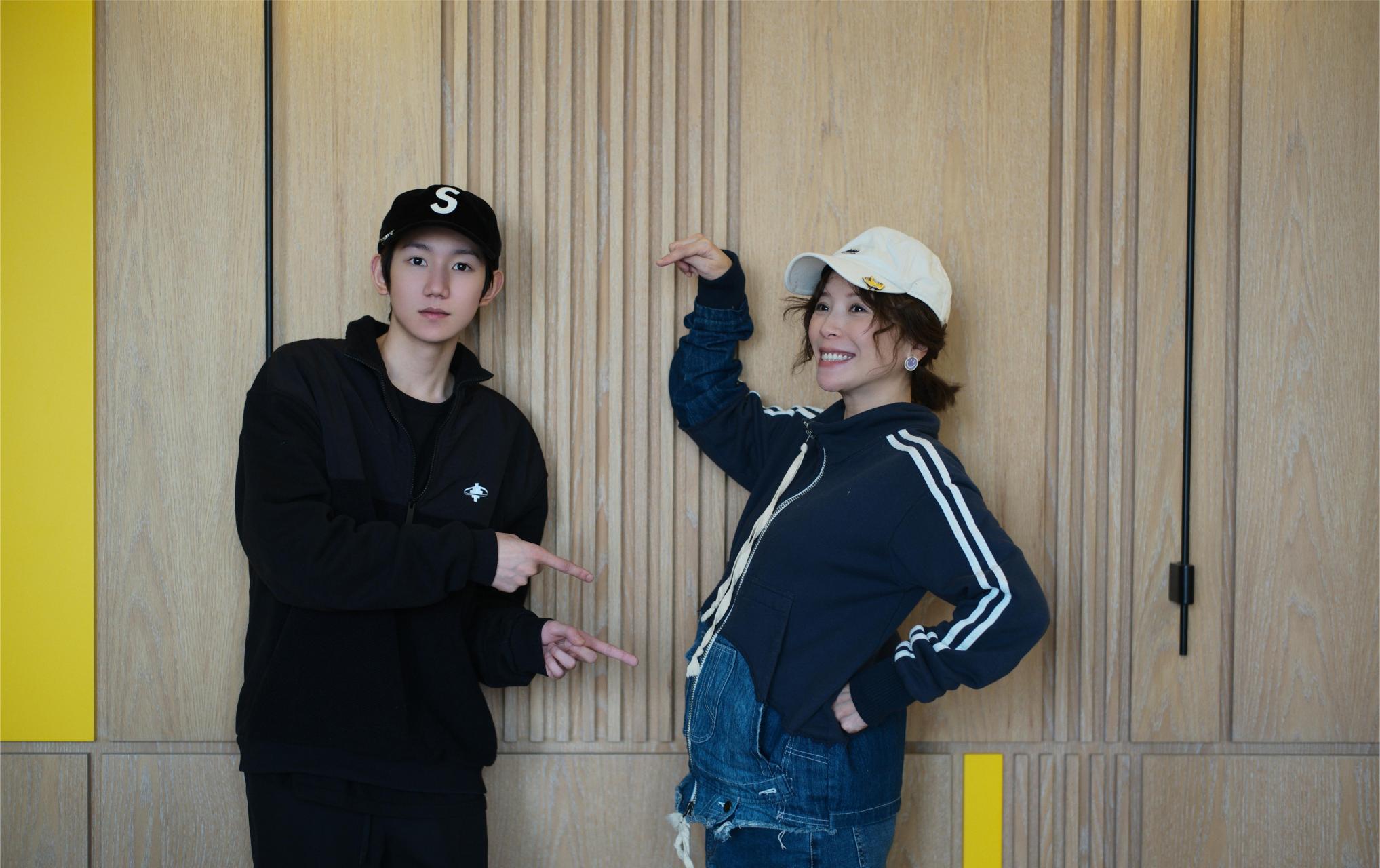 黄雅莉晒与王源合照# #娱乐热点抢先知