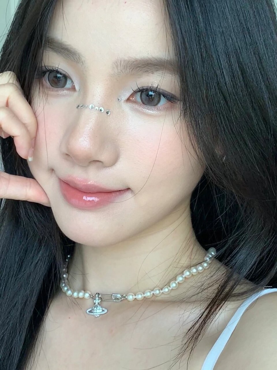 淡颜女孩也能辣翻音乐节!  心心念念的鼻梁碎钻妆,淡颜人的福音!