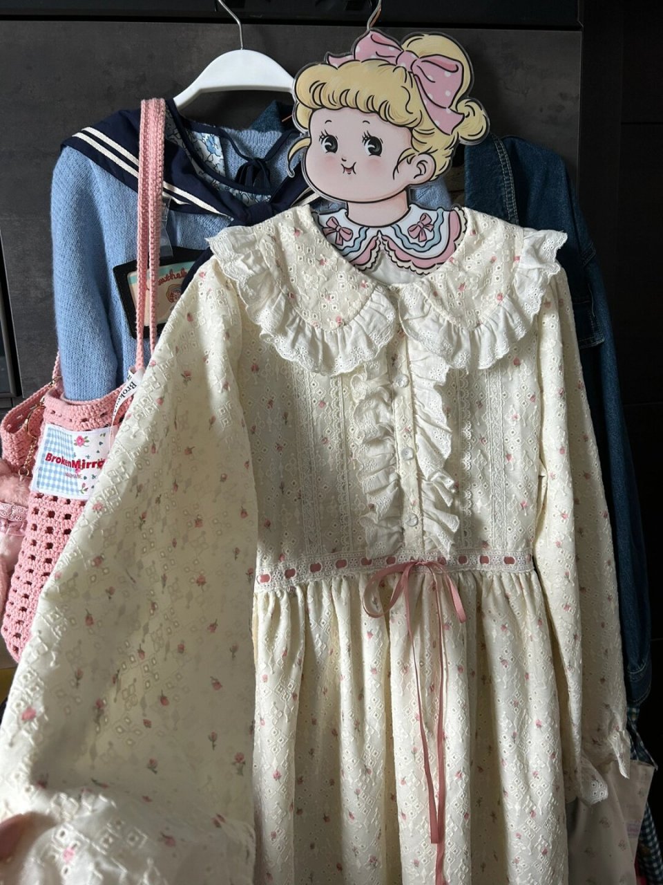 台风天在家整理秋天的衣服…  今天外面的风真的很大,无法出门.