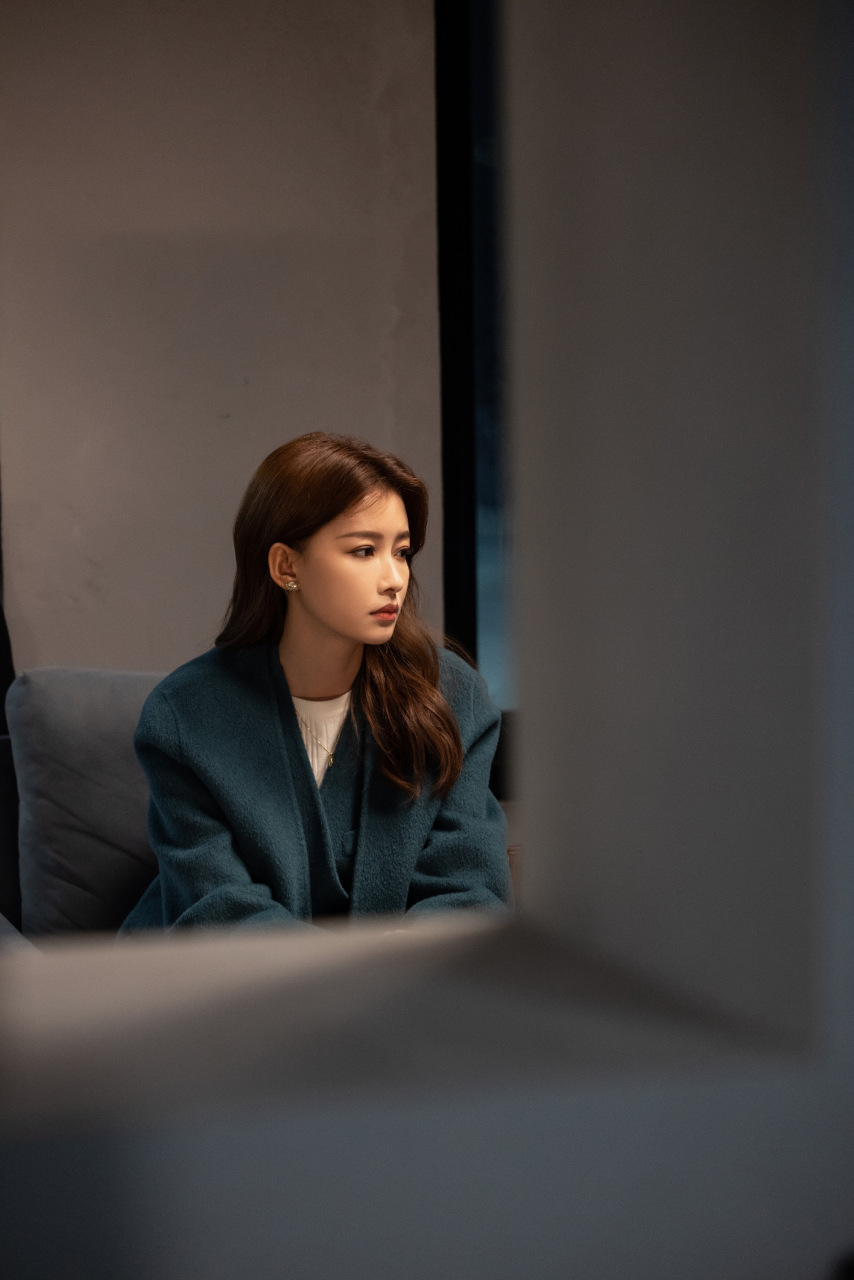 孙怡,宛如一朵待放的娇蕊,清丽绝伦,美得令人心醉.