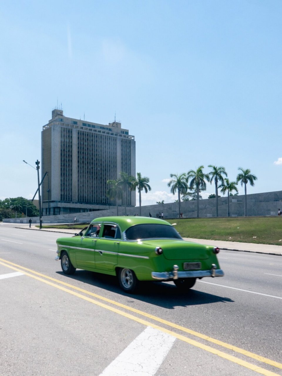 古巴哈瓦那|遍地是色彩缤纷的老爷车  走在哈瓦那的街头,仿佛穿越到了