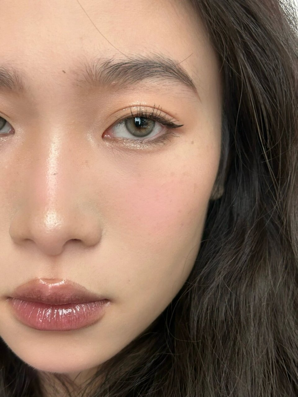 黑发久了,总想换个发色.现在看起来整个人是巧克力色的,很有气质.