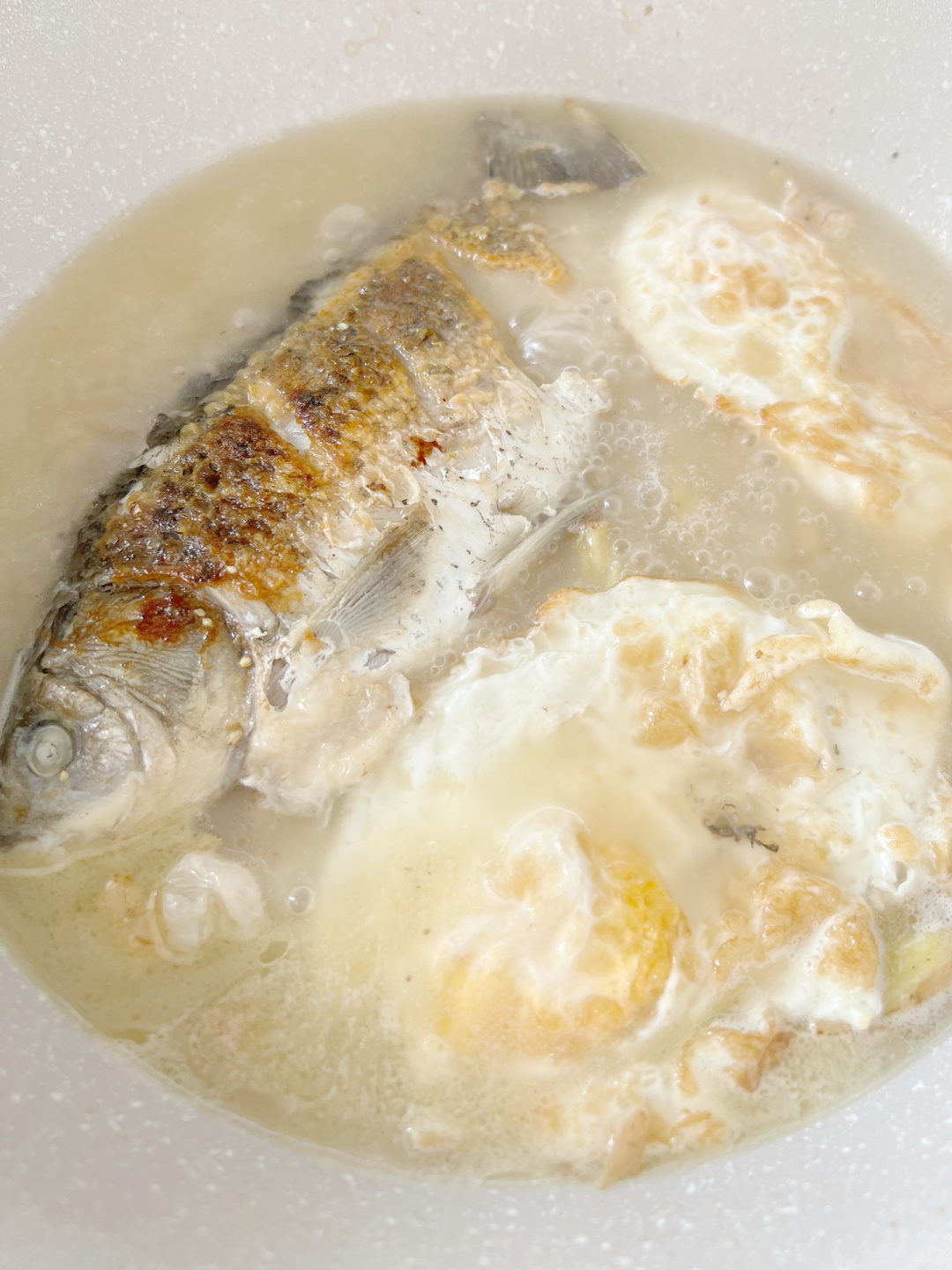 养容美肤优质蛋白鲫鱼真的是一个超级有营养的食物具有催乳通络