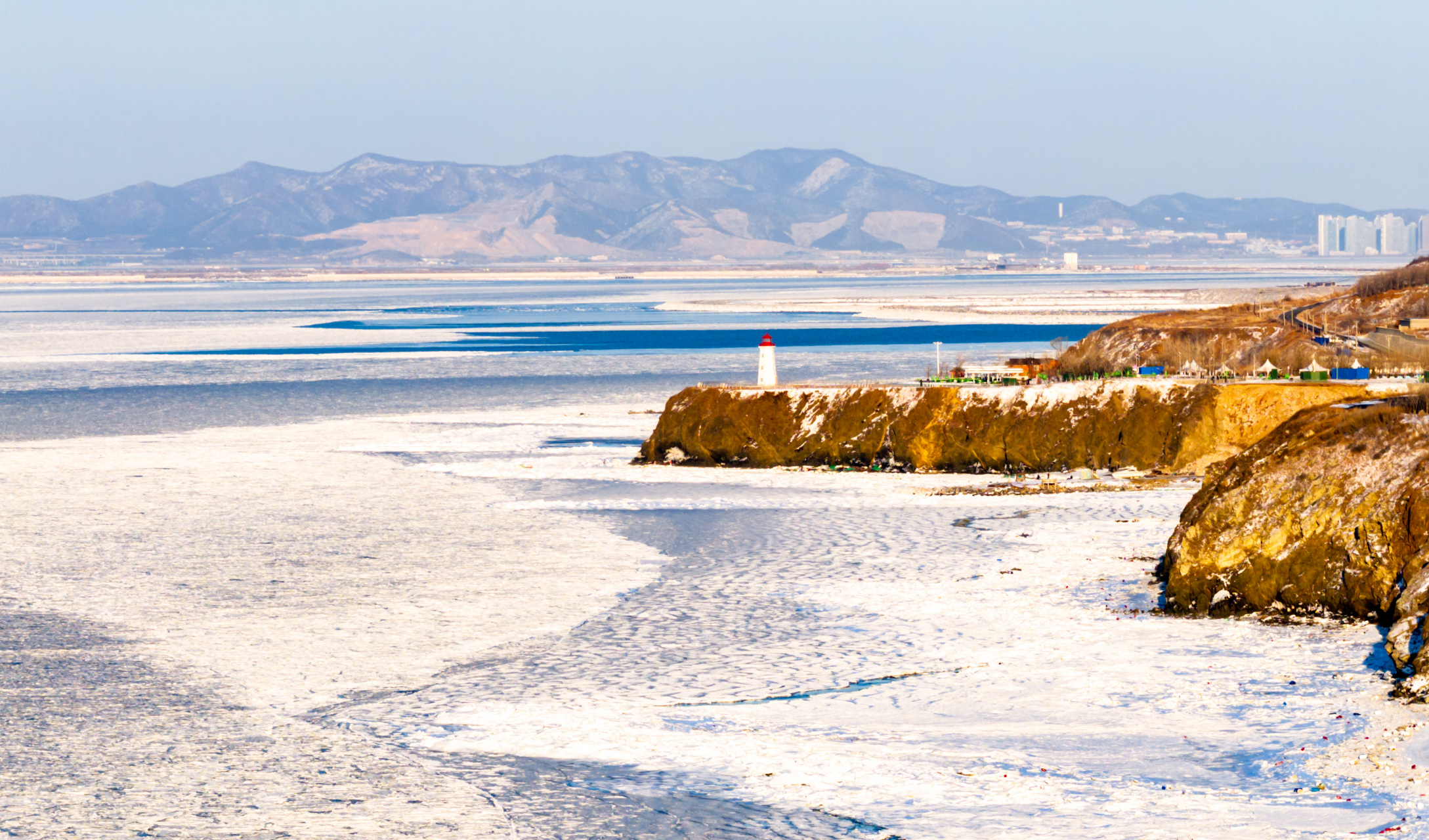 美好辽宁欢迎您##网红打卡地辽宁杠杠滴# 夏家河子:海冰绵延仿若极地