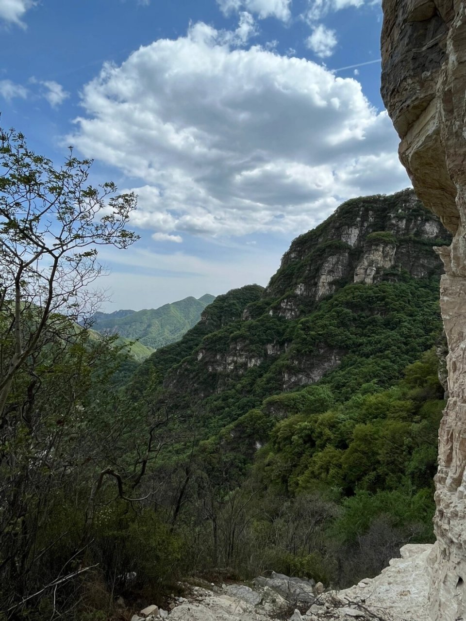 怀柔徒步爬山～濂泉响谷  从朝阳区出发,开车前往目的地需要一个多