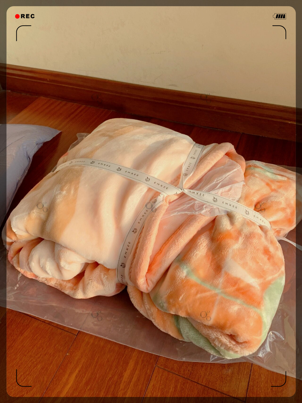 冬天的宝宝需要厚厚的棉被来保暖, 这款被子不仅柔软舒适,还防静电哦!