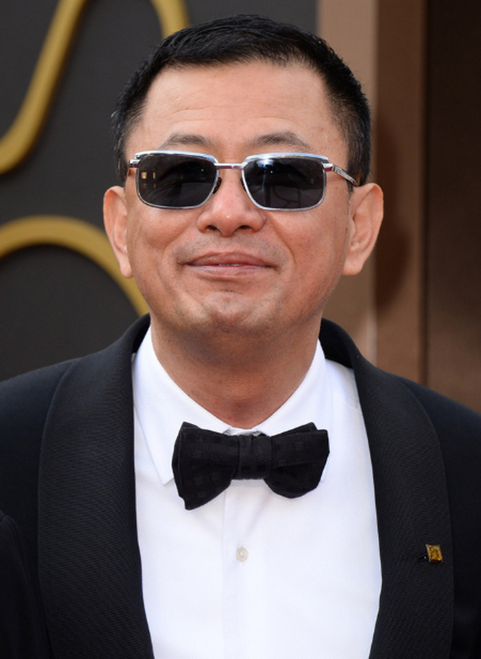 摘要:  王家卫导演的电视剧《繁华》因其与众不同的风格而备受关注.