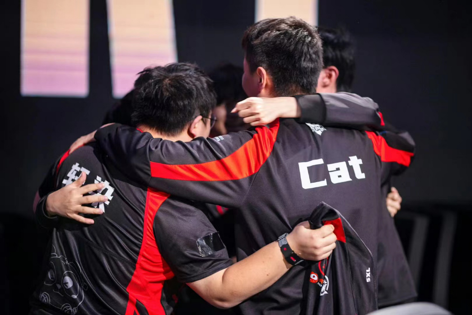 ag超玩会在世冠比赛中表现出色,以4-1击败hero战队,赢得了第一张总