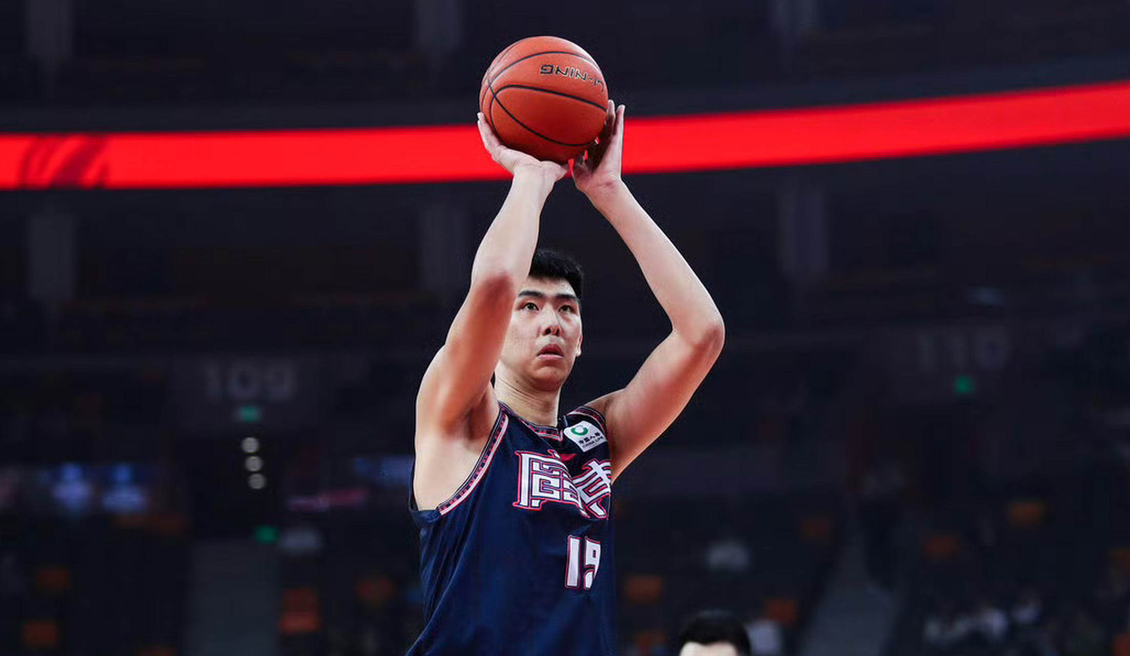 本赛季小将徐昕在杜锋的重点培养下崛起,成为广东宏远的王牌内线.