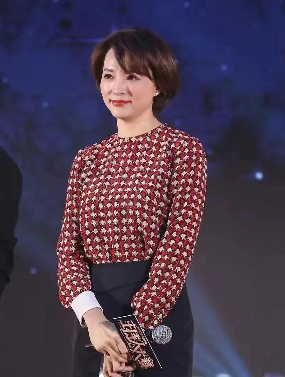 2014年,董卿收到富商密春雷价值6000万的豪宅,引起公众热议.