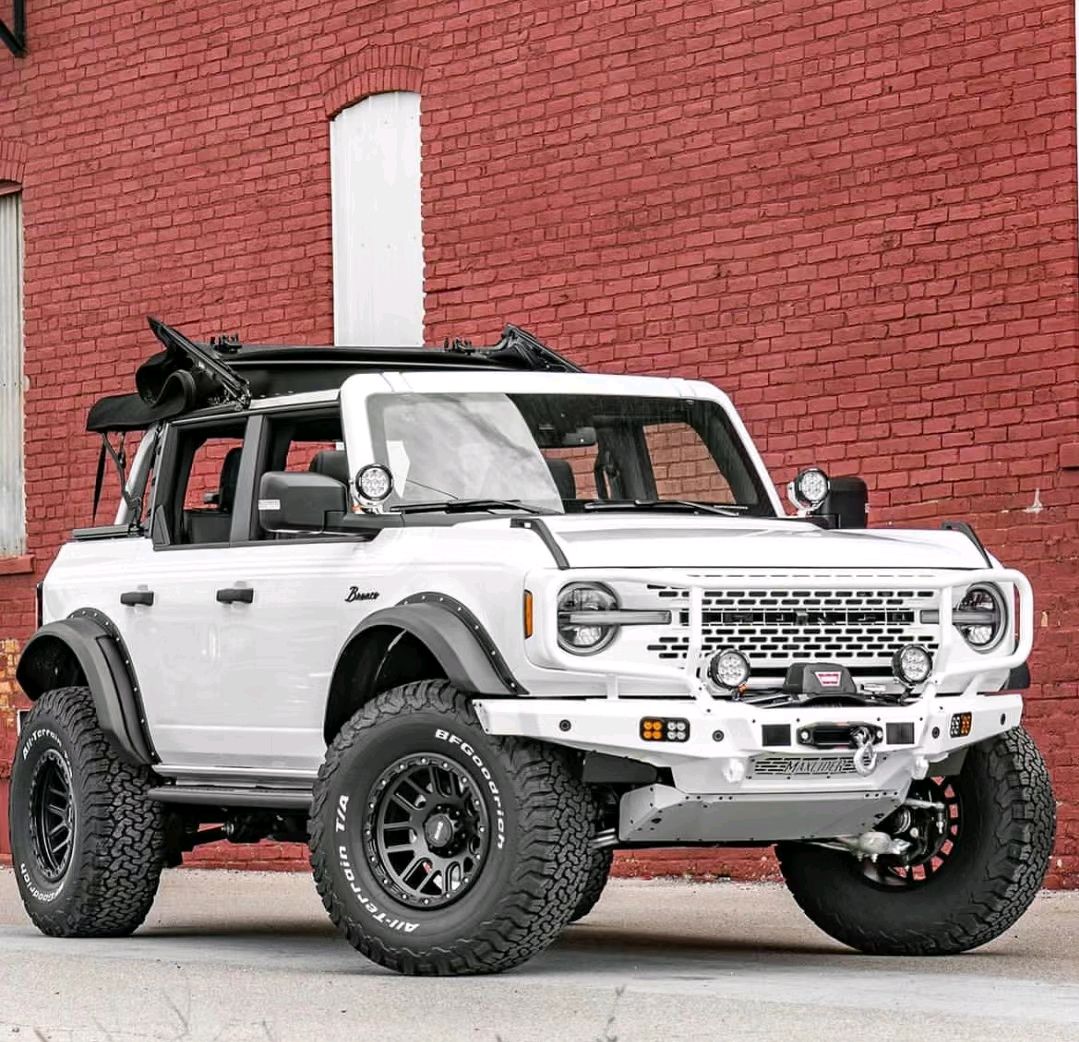 新福特烈马bronco,白色涂装更显大气,敞篷设计更好看,2.3t 8at