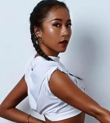 "彩色的黑"吉克隽逸,走红后与相恋六年的男友分手,现状如何?