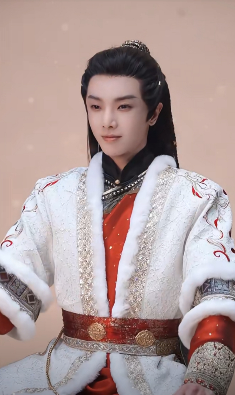 华晨宇最新《王牌对王牌》节目中爆改草原王子,这个造型好像温润如玉