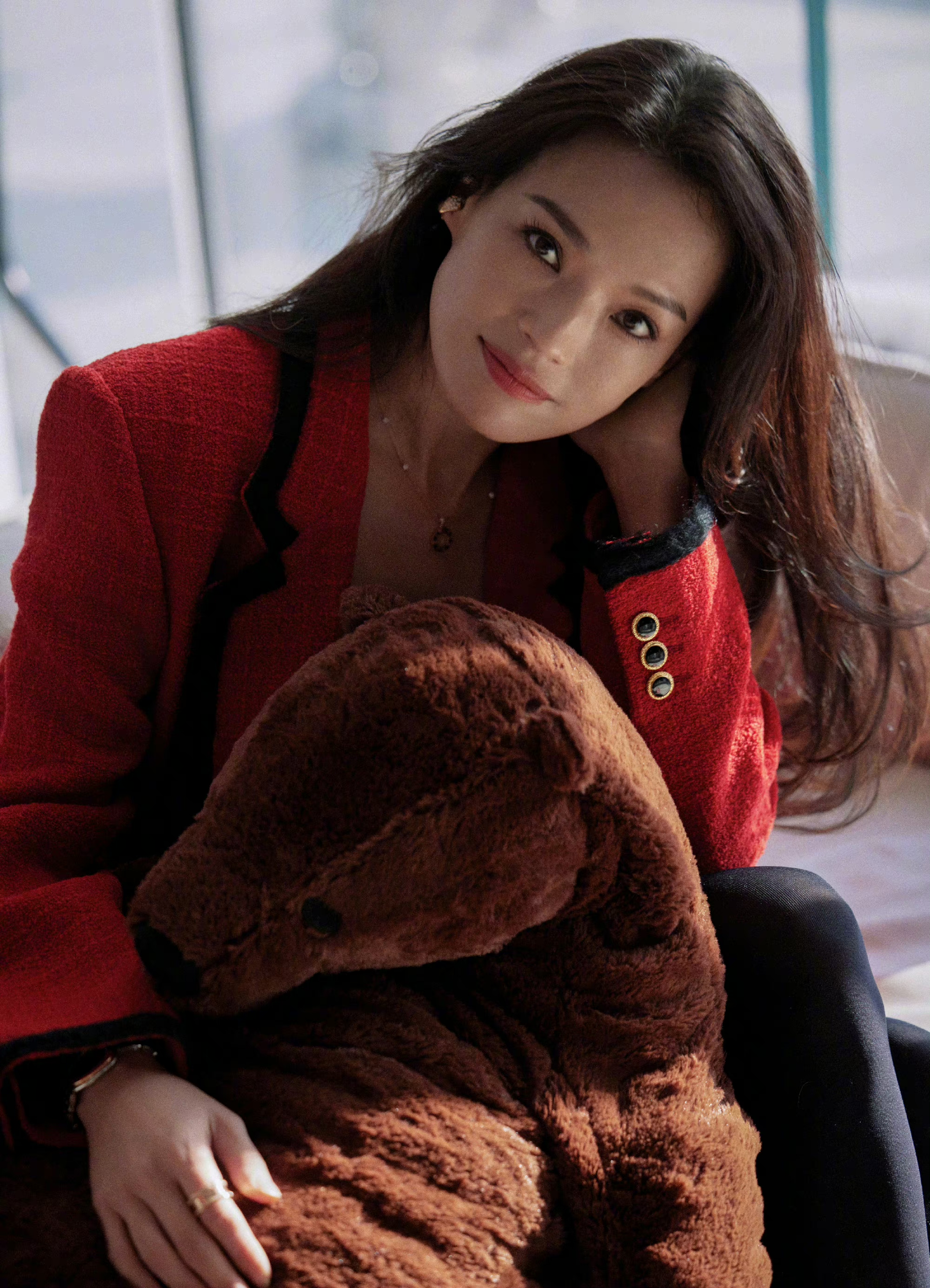 舒淇在非诚勿扰3全国首映礼上的造型,是精心打扮的"林女士",红红火火