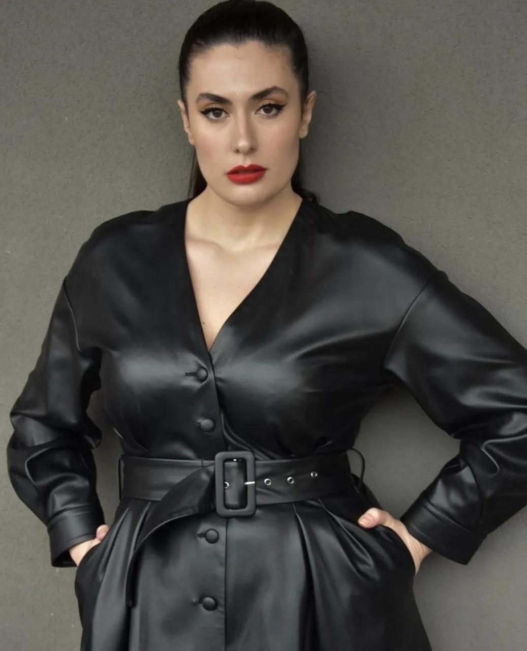 美丽丰腴的意大利大码模特艾丽莎·费拉罗.