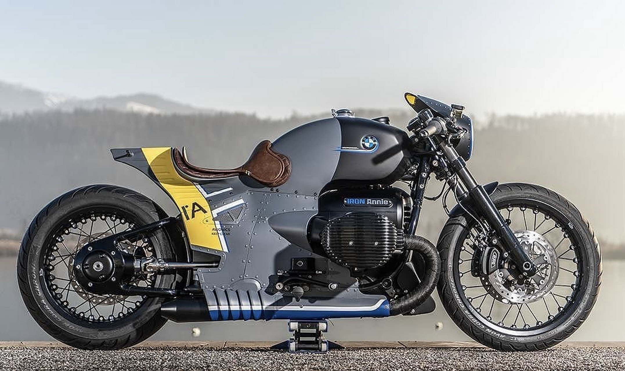 定制 | 两轮"钢铁安妮" 以运输机为灵感的宝马r18改装