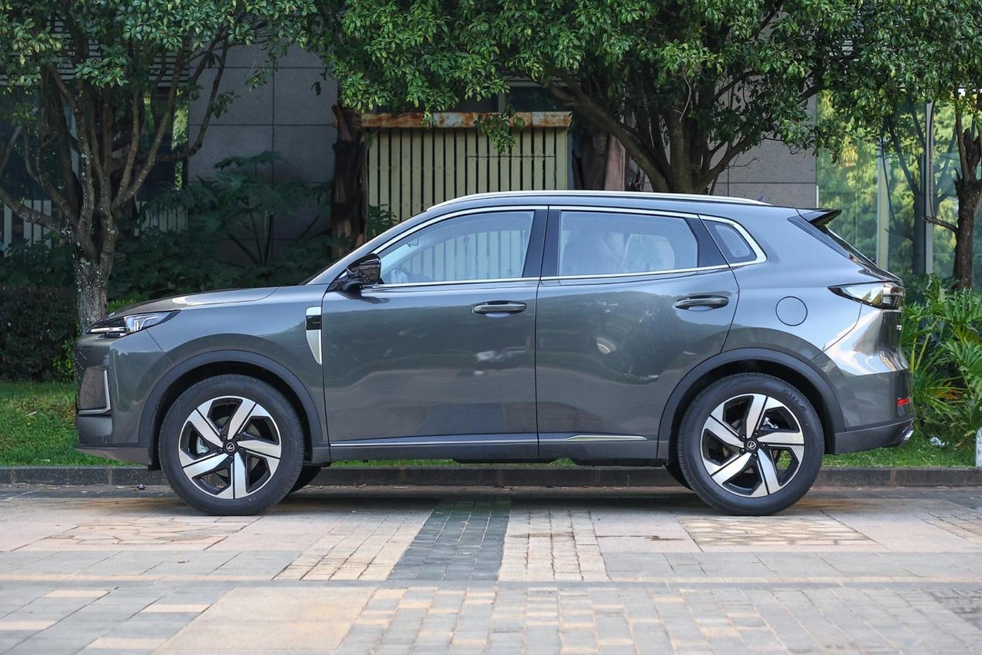 试驾第三代长安cs55plus:10万级精品suv,配置高动力足!