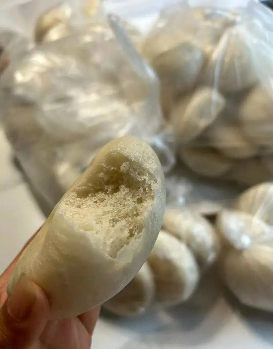 打开一看是5个装满馒头的塑料袋子把我和我妈气得一句话都不想说