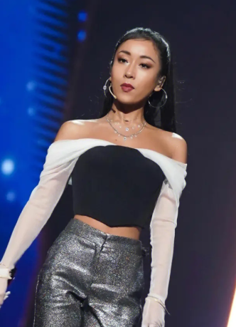 "彩色的黑"吉克隽逸,走红后与相恋六年的男友分手,现状如何?