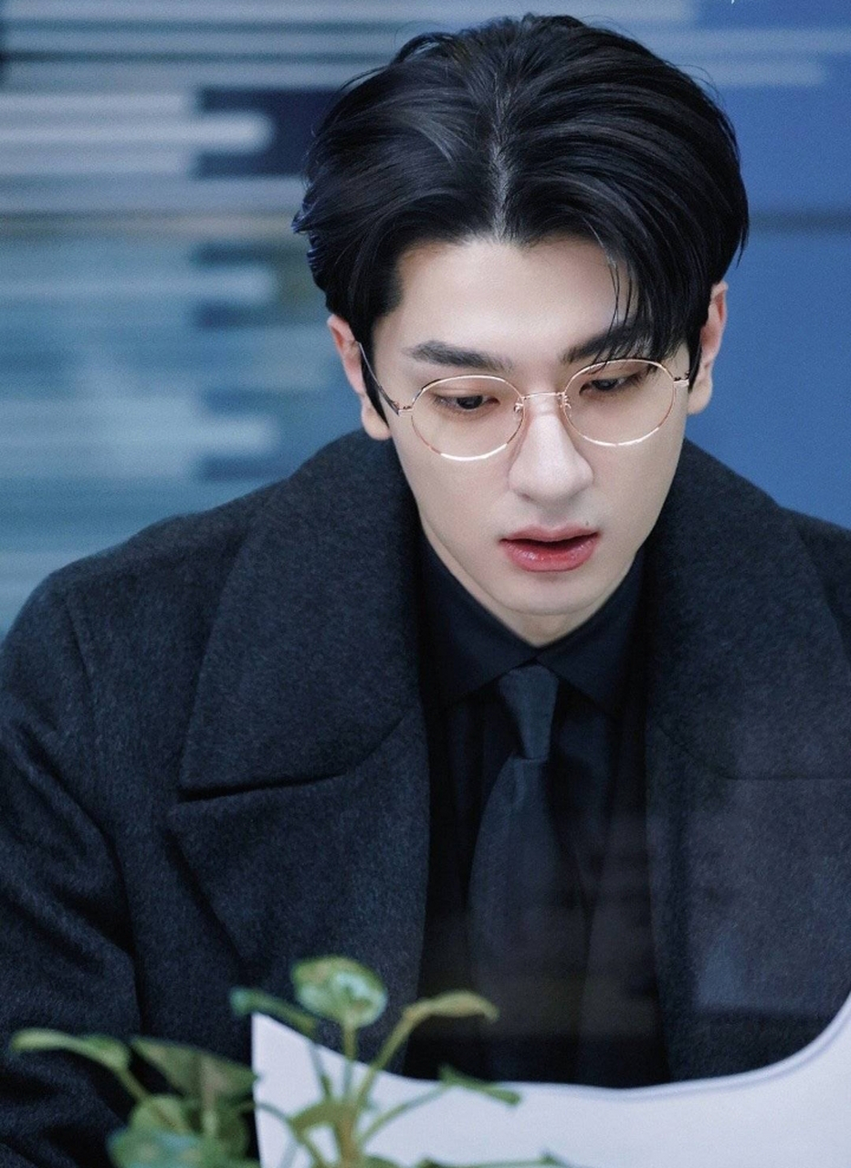 百度秋冬打卡挑战赛# 林一带上金丝眼镜真的人夫感好强,谁懂啊?