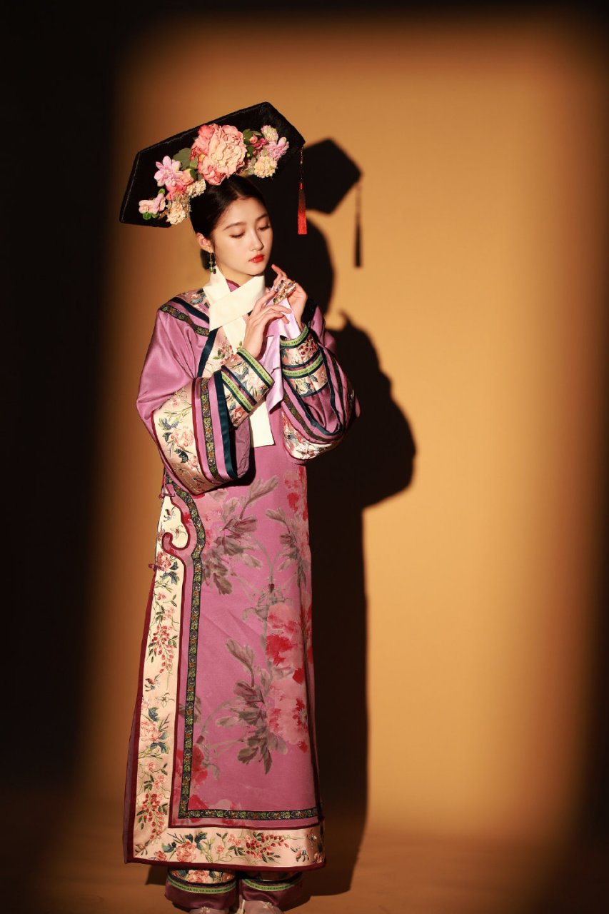 关晓彤清宫格格妆#关晓彤# #养眼美女# #我要上热门