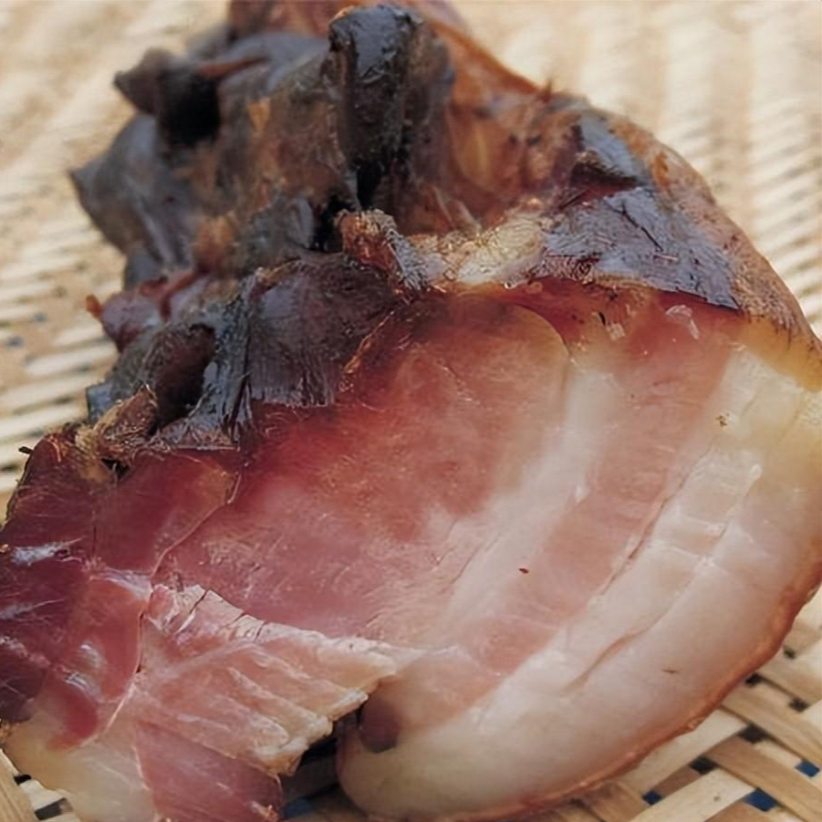 昭通"烟熏妆"腊肉