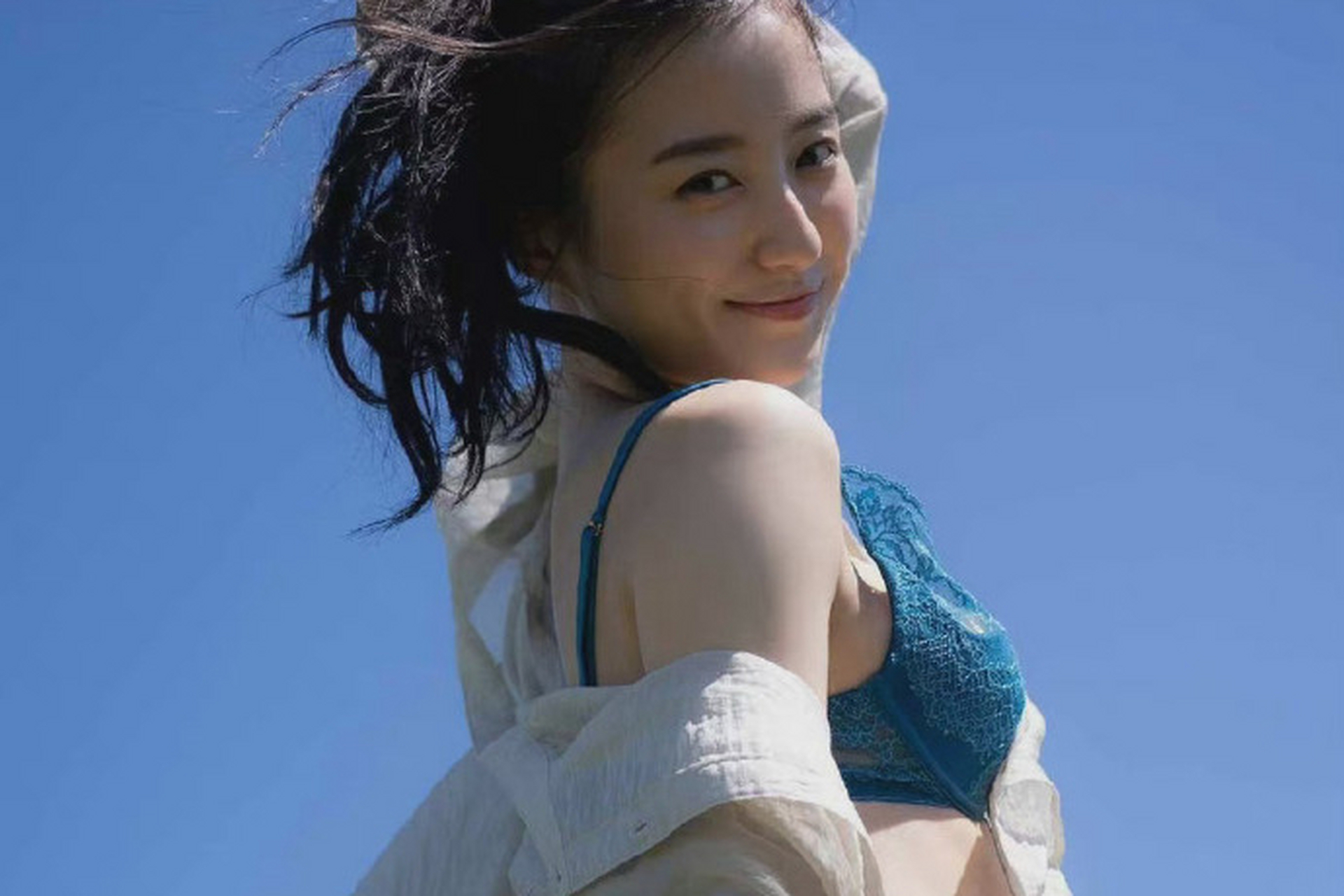 高田里穗是一位集美貌,演技和身材于一身的演员,她的美丽令人惊叹