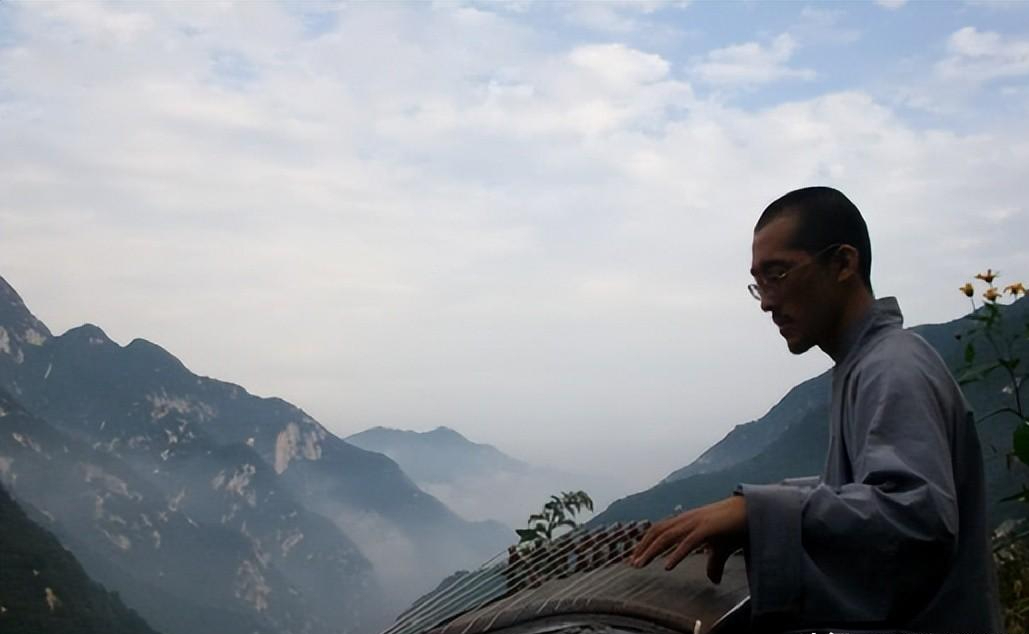 终南山第一隐士隐居30多年天天清水煮白菜现亲人已认不出他