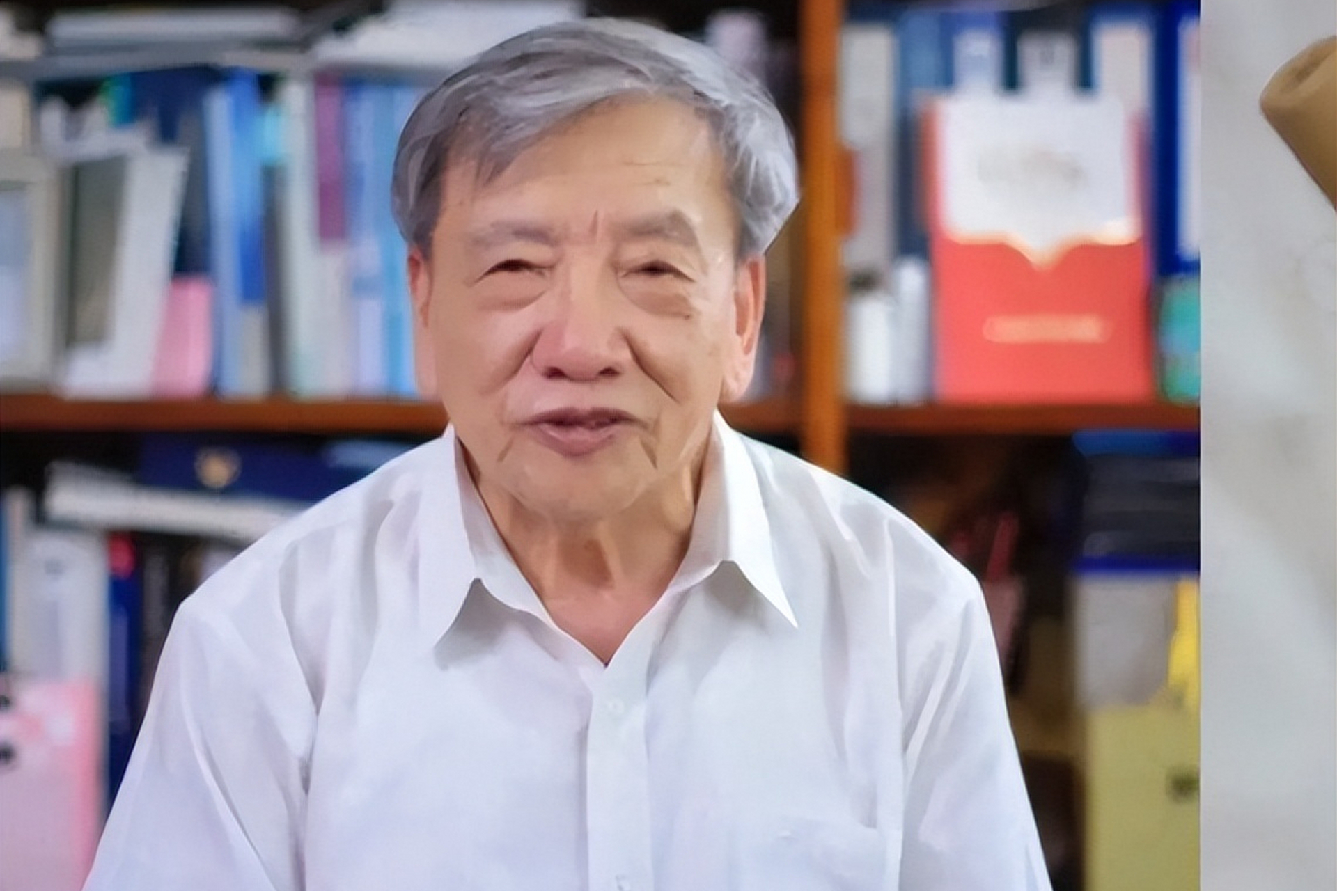 摘要: 82岁的刘嘉麒院士是火山研究领域的专家,也是一位优秀的教育者