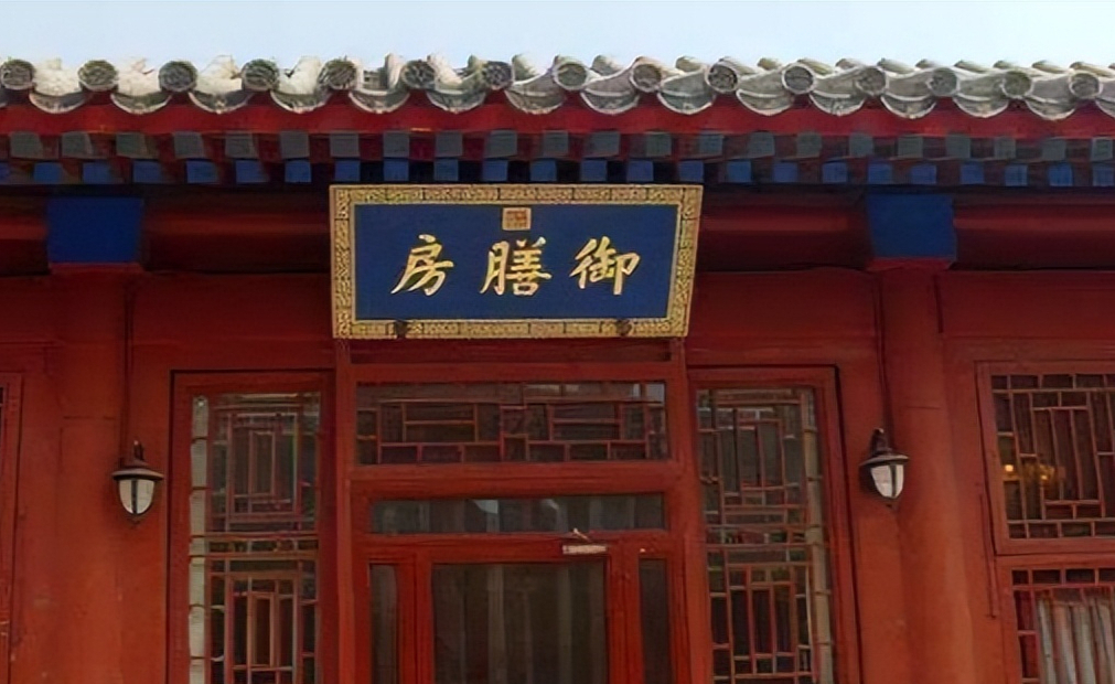 内务府是清代最大的衙门,不仅职官多,且更像是一个微缩的朝廷