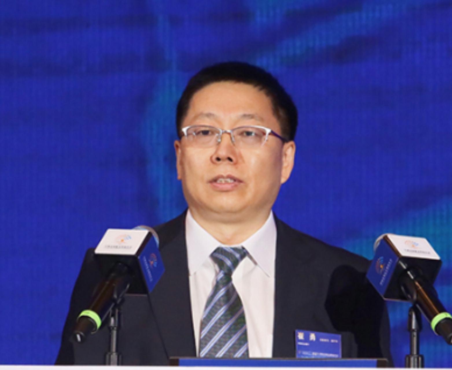 【光大集团迎来新总经理人选崔勇】8月31日,光大集团总经理吴利军升任